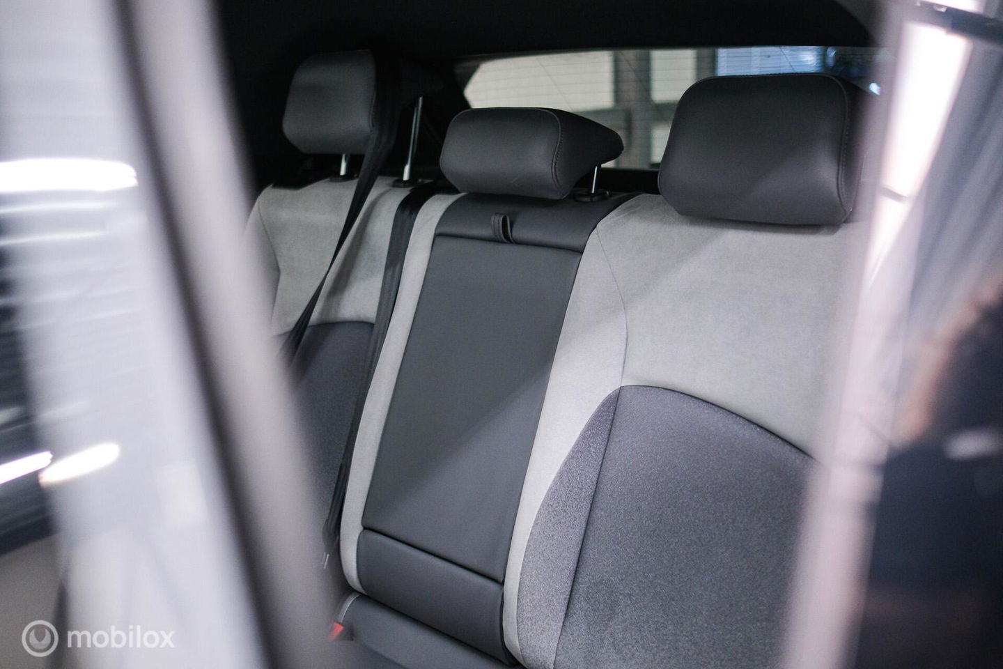 Volkswagen ID.3 Business 58 kWh PRO | Panorama | SOH 94% | Trekhaak | Stoel + stuurwiel verwarming | vol opties | Rijklaarprijs |