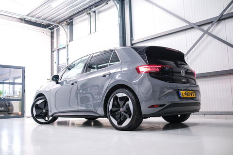 Volkswagen ID.3 Business 58 kWh PRO | Panorama | SOH 94% | Trekhaak | Stoel + stuurwiel verwarming | vol opties | Rijklaarprijs |