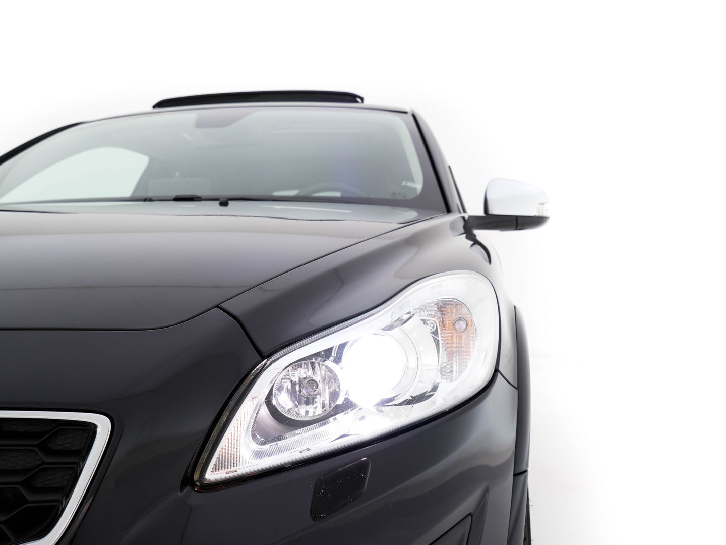 Volvo C30 1.6 D2 R-Design Luxury-Line *PANO | BI-XENON | LEATHER-FABRIC | NAVI-FULLMAP | HEATED-SPORTSEATS | ECC | CARBON-INLAY | PDC | PREMIUM-AUDIO | CRUISE | 17''ALU*