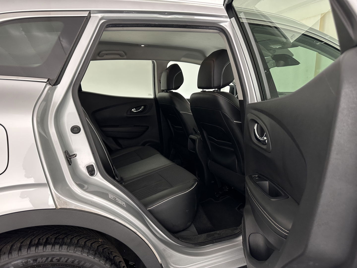 Renault Kadjar 1.5 dCi Bose Aut. *LEATHER-FABRIC | FULL-LED | BOSE-SOUND | BLINDSPOT | HEATED-COMFORTSEATS | KEYLESS | CAMERA | NAVI-FULLMAP | ECC | PDC | CRUISE | DAB | PRIVACYG-GLASS | 19''ALU | TOWBAR*