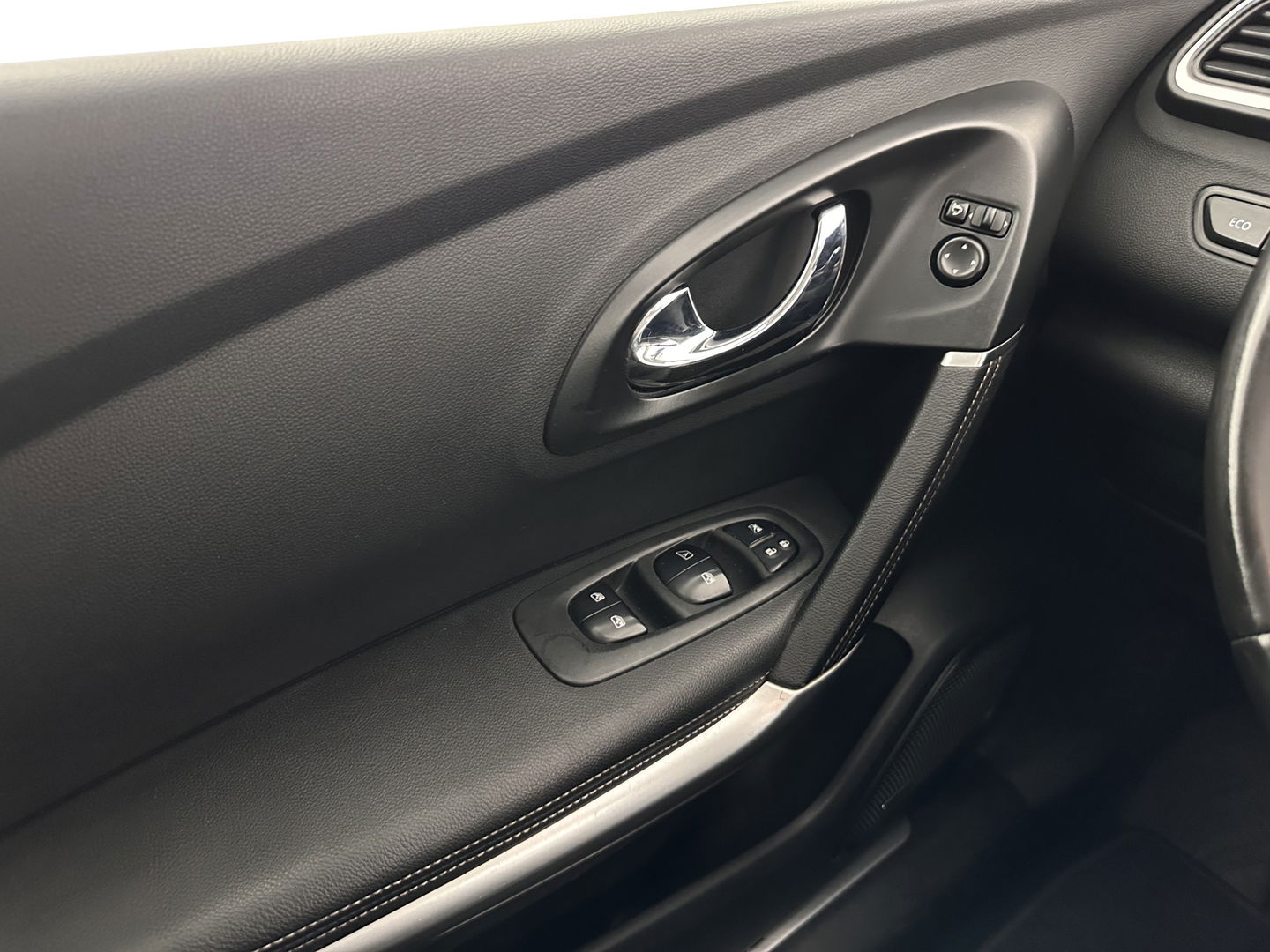 Renault Kadjar 1.5 dCi Bose Aut. *LEATHER-FABRIC | FULL-LED | BOSE-SOUND | BLINDSPOT | HEATED-COMFORTSEATS | KEYLESS | CAMERA | NAVI-FULLMAP | ECC | PDC | CRUISE | DAB | PRIVACYG-GLASS | 19''ALU | TOWBAR*