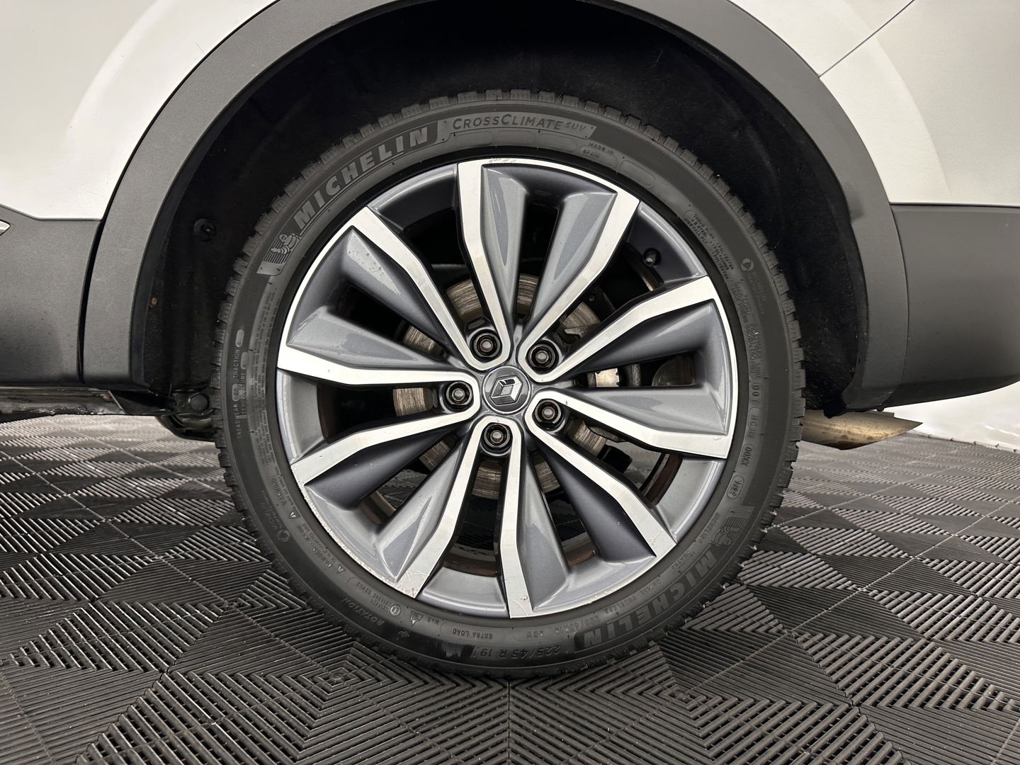 Renault Kadjar 1.5 dCi Bose Aut. *LEATHER-FABRIC | FULL-LED | BOSE-SOUND | BLINDSPOT | HEATED-COMFORTSEATS | KEYLESS | CAMERA | NAVI-FULLMAP | ECC | PDC | CRUISE | DAB | PRIVACYG-GLASS | 19''ALU | TOWBAR*