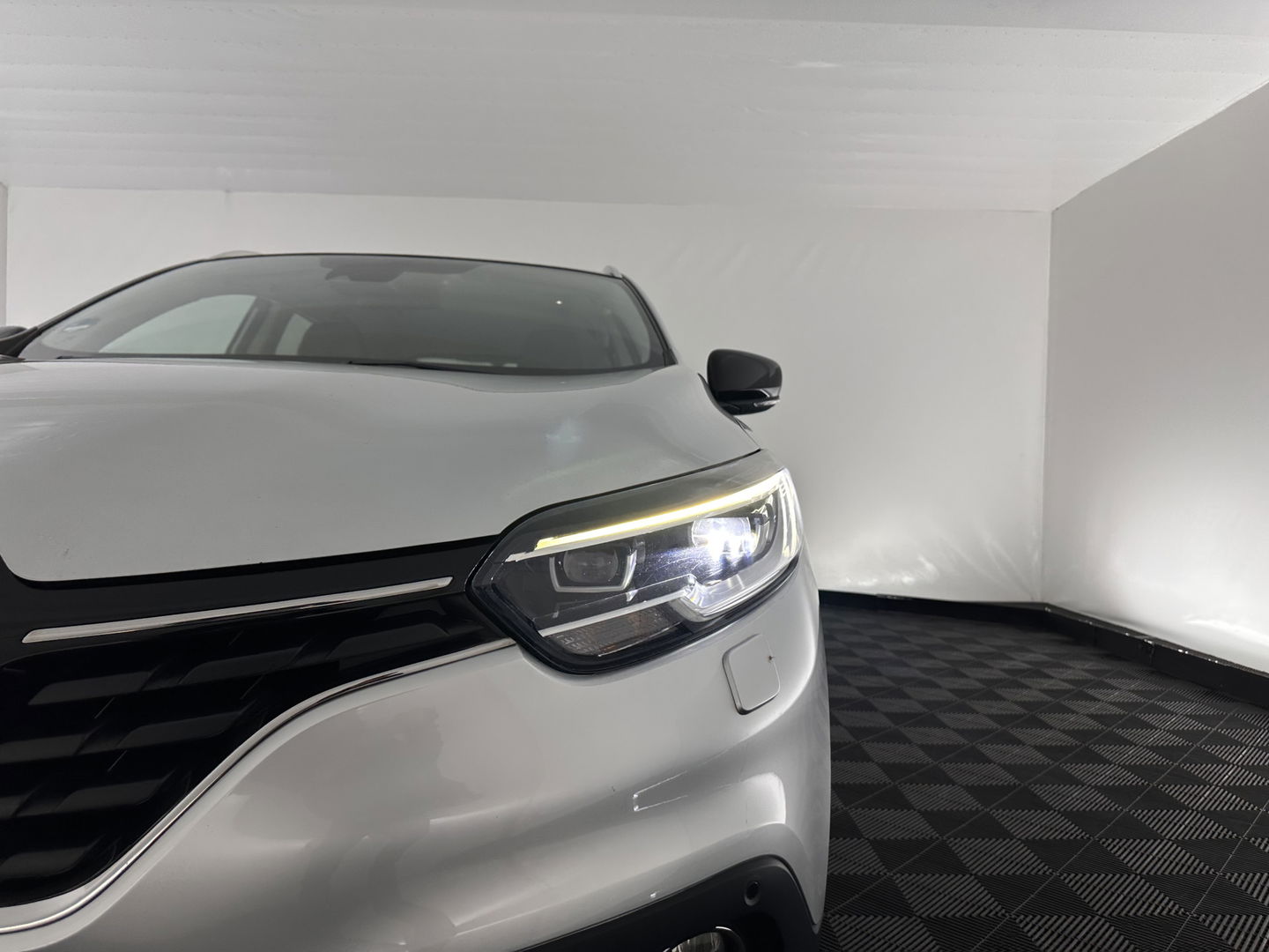 Renault Kadjar 1.5 dCi Bose Aut. *LEATHER-FABRIC | FULL-LED | BOSE-SOUND | BLINDSPOT | HEATED-COMFORTSEATS | KEYLESS | CAMERA | NAVI-FULLMAP | ECC | PDC | CRUISE | DAB | PRIVACYG-GLASS | 19''ALU | TOWBAR*