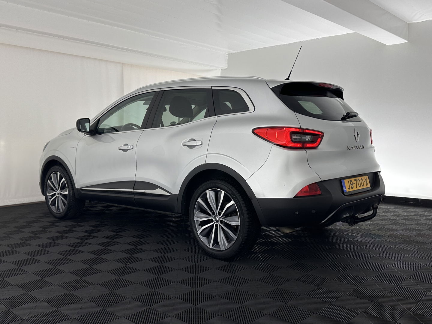 Renault Kadjar 1.5 dCi Bose Aut. *LEATHER-FABRIC | FULL-LED | BOSE-SOUND | BLINDSPOT | HEATED-COMFORTSEATS | KEYLESS | CAMERA | NAVI-FULLMAP | ECC | PDC | CRUISE | DAB | PRIVACYG-GLASS | 19''ALU | TOWBAR*