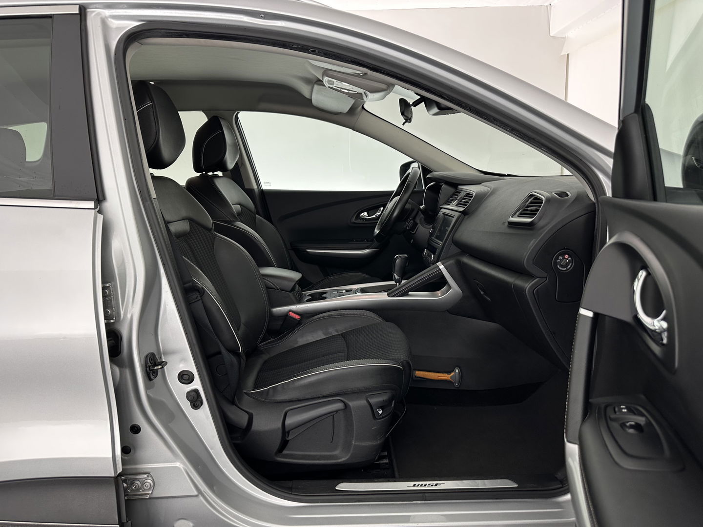 Renault Kadjar 1.5 dCi Bose Aut. *LEATHER-FABRIC | FULL-LED | BOSE-SOUND | BLINDSPOT | HEATED-COMFORTSEATS | KEYLESS | CAMERA | NAVI-FULLMAP | ECC | PDC | CRUISE | DAB | PRIVACYG-GLASS | 19''ALU | TOWBAR*