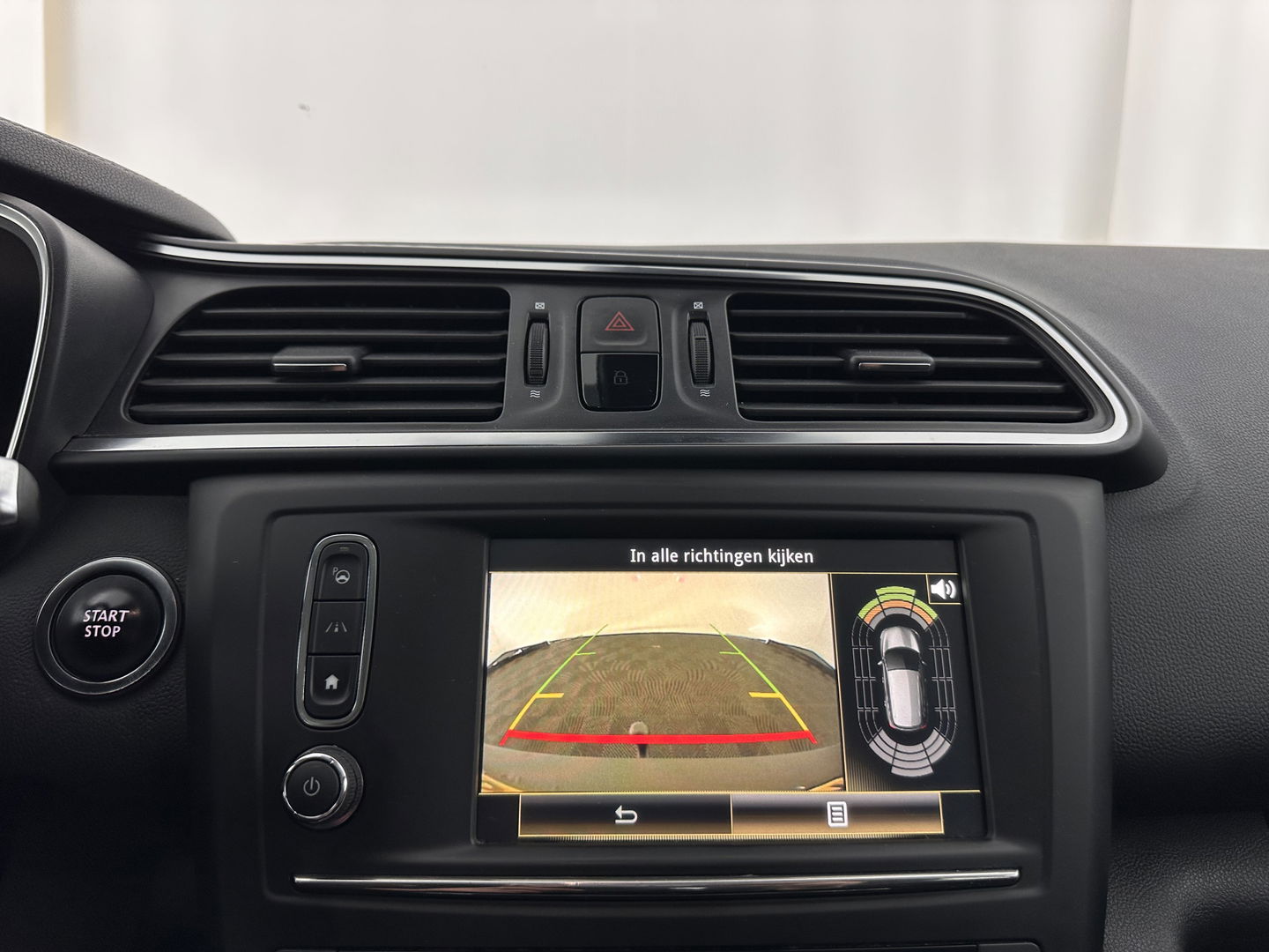 Renault Kadjar 1.5 dCi Bose Aut. *LEATHER-FABRIC | FULL-LED | BOSE-SOUND | BLINDSPOT | HEATED-COMFORTSEATS | KEYLESS | CAMERA | NAVI-FULLMAP | ECC | PDC | CRUISE | DAB | PRIVACYG-GLASS | 19''ALU | TOWBAR*