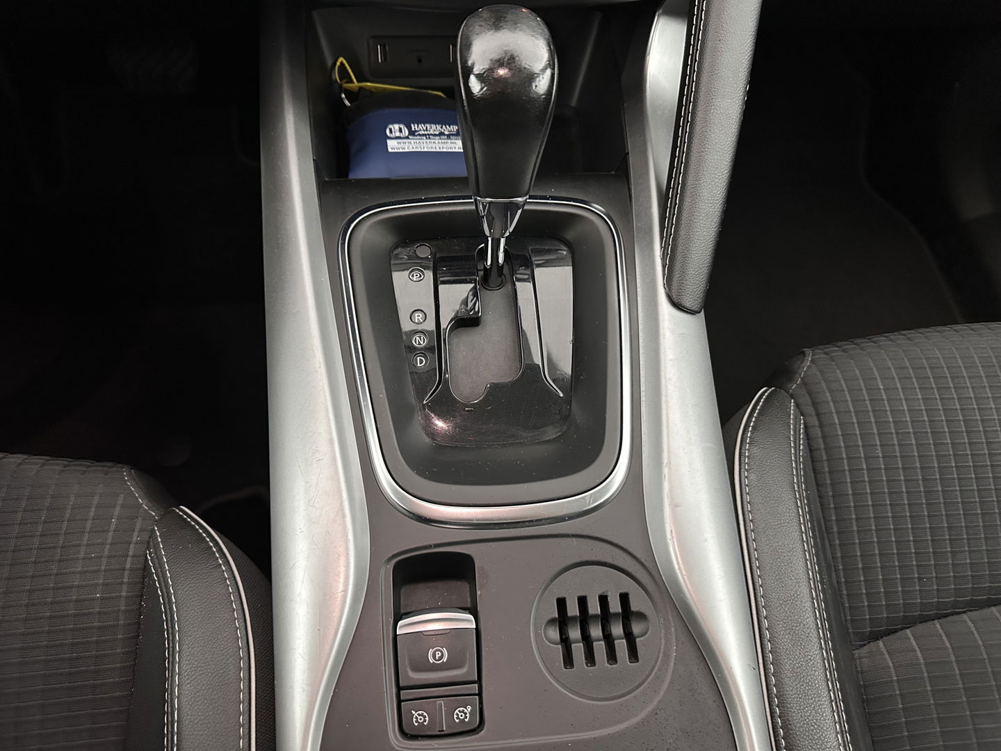 Renault Kadjar 1.5 dCi Bose Aut. *LEATHER-FABRIC | FULL-LED | BOSE-SOUND | BLINDSPOT | HEATED-COMFORTSEATS | KEYLESS | CAMERA | NAVI-FULLMAP | ECC | PDC | CRUISE | DAB | PRIVACYG-GLASS | 19''ALU | TOWBAR*