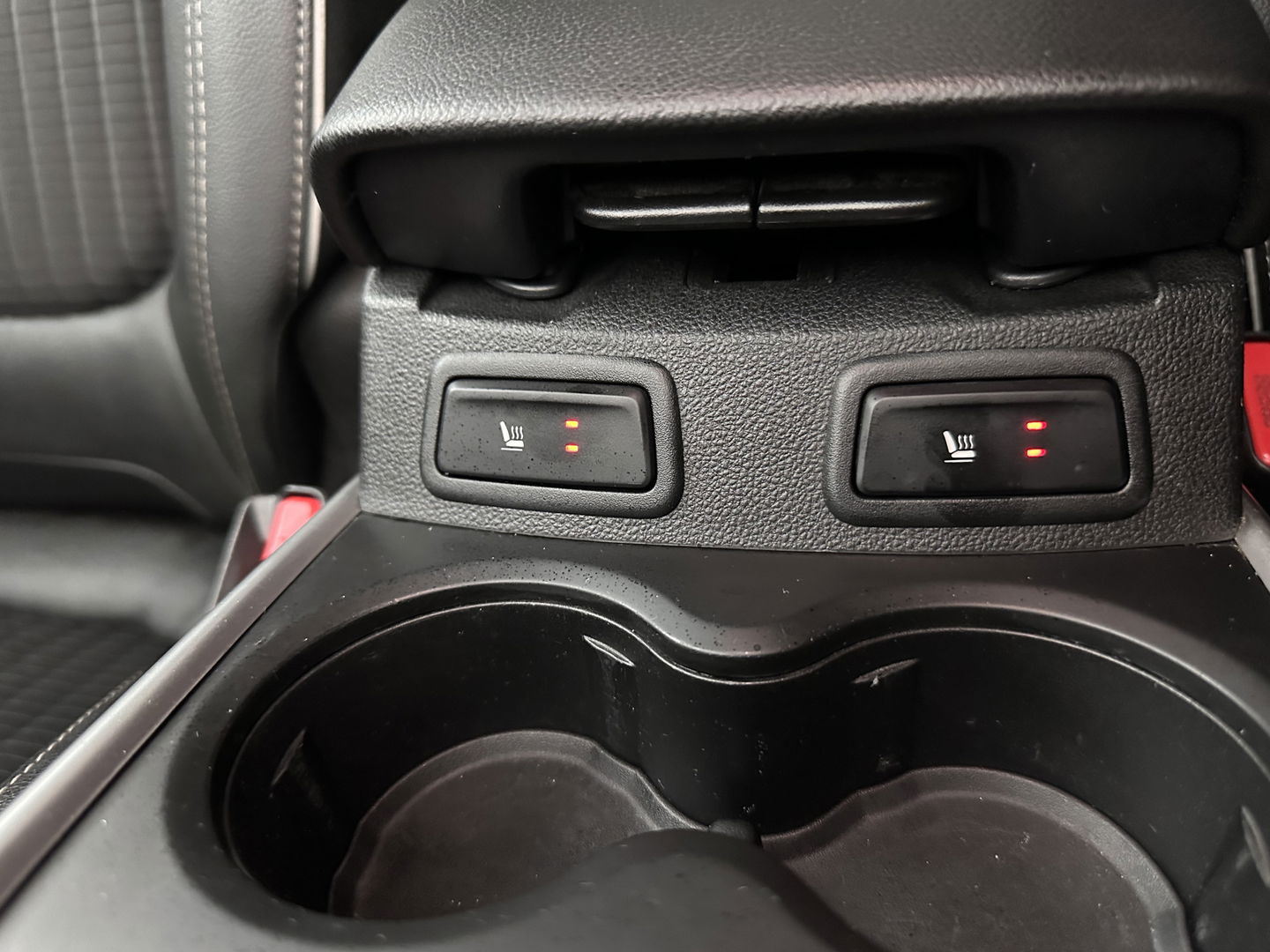 Renault Kadjar 1.5 dCi Bose Aut. *LEATHER-FABRIC | FULL-LED | BOSE-SOUND | BLINDSPOT | HEATED-COMFORTSEATS | KEYLESS | CAMERA | NAVI-FULLMAP | ECC | PDC | CRUISE | DAB | PRIVACYG-GLASS | 19''ALU | TOWBAR*