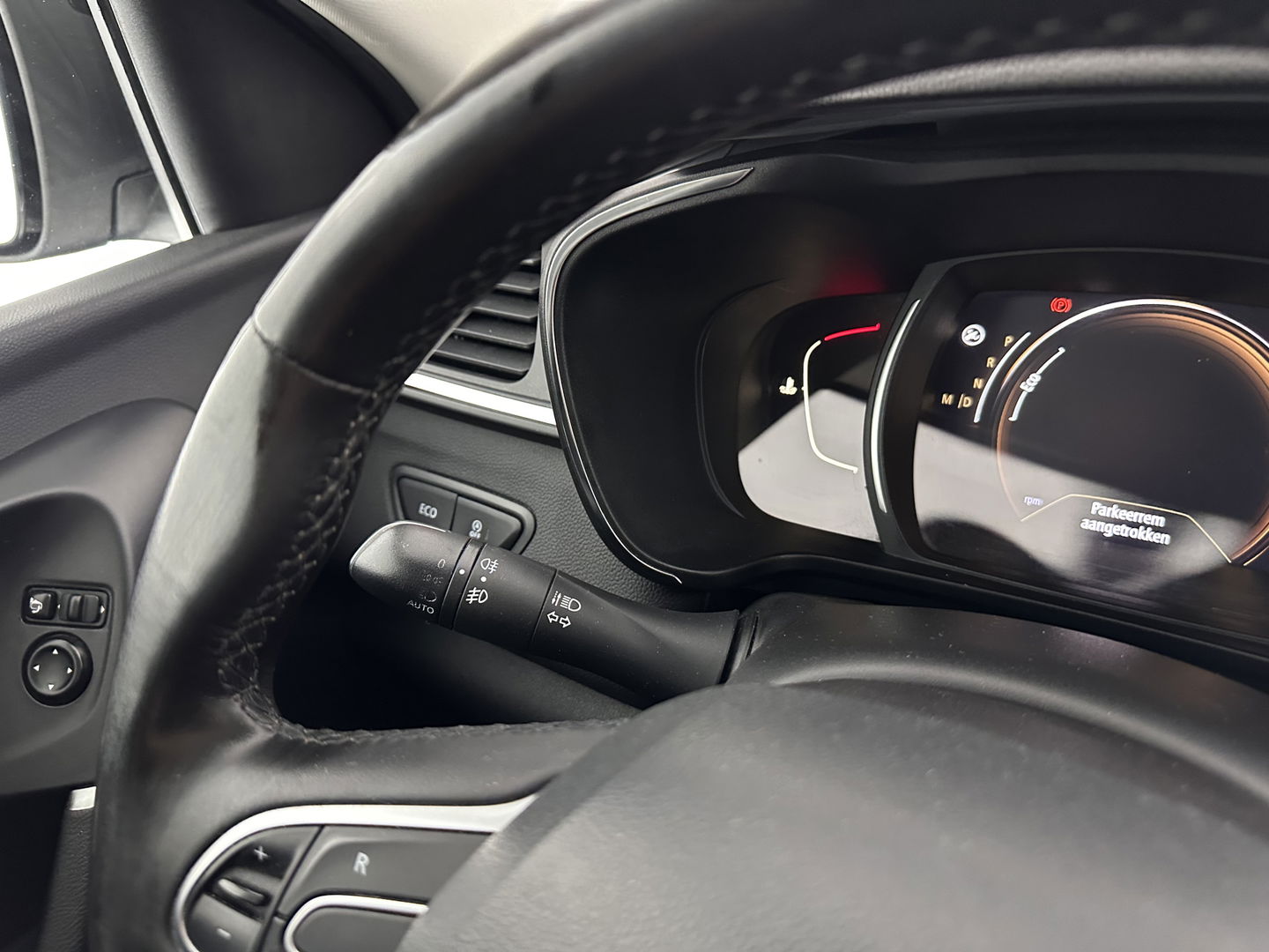 Renault Kadjar 1.5 dCi Bose Aut. *LEATHER-FABRIC | FULL-LED | BOSE-SOUND | BLINDSPOT | HEATED-COMFORTSEATS | KEYLESS | CAMERA | NAVI-FULLMAP | ECC | PDC | CRUISE | DAB | PRIVACYG-GLASS | 19''ALU | TOWBAR*