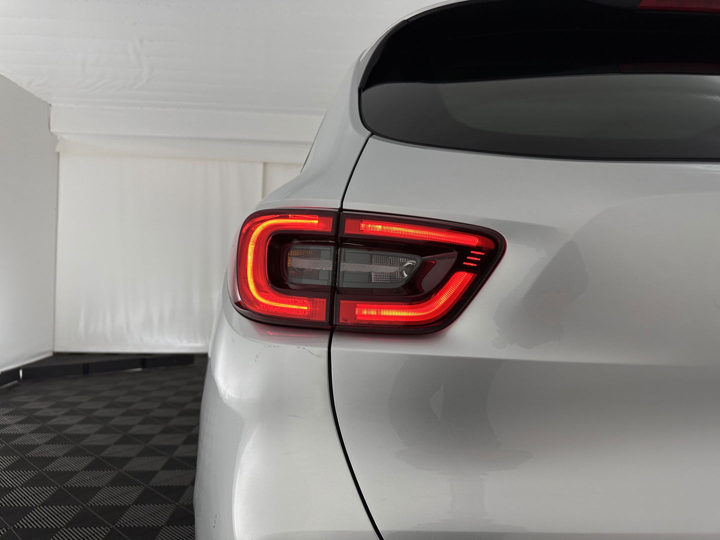 Renault Kadjar 1.5 dCi Bose Aut. *LEATHER-FABRIC | FULL-LED | BOSE-SOUND | BLINDSPOT | HEATED-COMFORTSEATS | KEYLESS | CAMERA | NAVI-FULLMAP | ECC | PDC | CRUISE | DAB | PRIVACYG-GLASS | 19''ALU | TOWBAR*