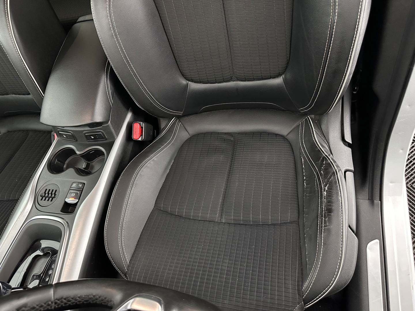 Renault Kadjar 1.5 dCi Bose Aut. *LEATHER-FABRIC | FULL-LED | BOSE-SOUND | BLINDSPOT | HEATED-COMFORTSEATS | KEYLESS | CAMERA | NAVI-FULLMAP | ECC | PDC | CRUISE | DAB | PRIVACYG-GLASS | 19''ALU | TOWBAR*