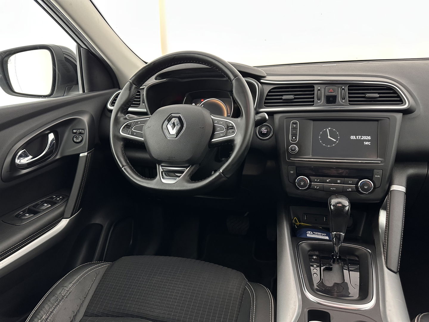 Renault Kadjar 1.5 dCi Bose Aut. *LEATHER-FABRIC | FULL-LED | BOSE-SOUND | BLINDSPOT | HEATED-COMFORTSEATS | KEYLESS | CAMERA | NAVI-FULLMAP | ECC | PDC | CRUISE | DAB | PRIVACYG-GLASS | 19''ALU | TOWBAR*