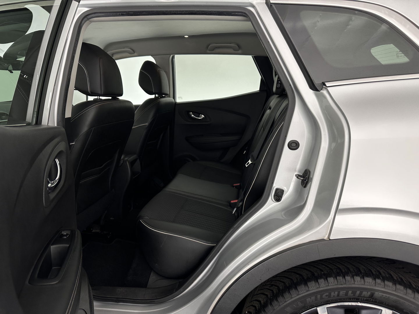 Renault Kadjar 1.5 dCi Bose Aut. *LEATHER-FABRIC | FULL-LED | BOSE-SOUND | BLINDSPOT | HEATED-COMFORTSEATS | KEYLESS | CAMERA | NAVI-FULLMAP | ECC | PDC | CRUISE | DAB | PRIVACYG-GLASS | 19''ALU | TOWBAR*