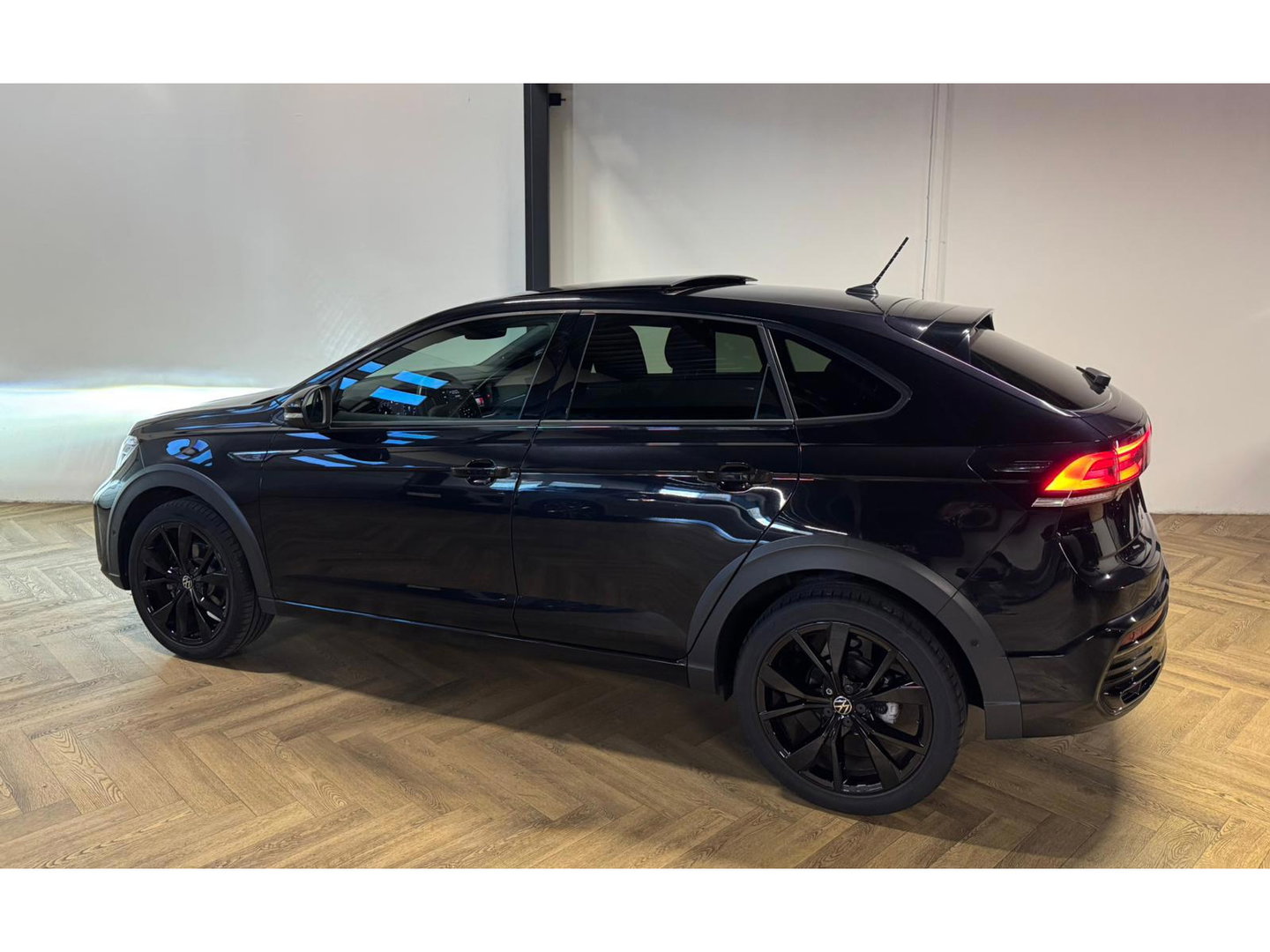 Volkswagen Taigo 1.5 TSI R-Line PANO KEYLESS BEATS CAM