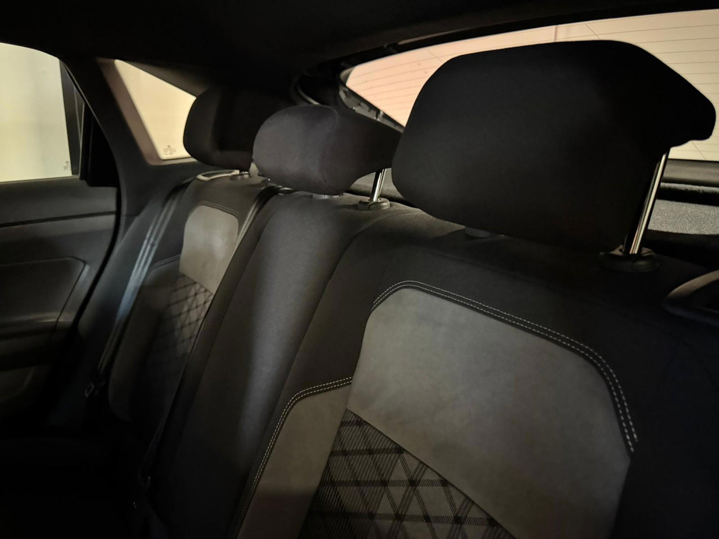 Volkswagen Taigo 1.5 TSI R-Line PANO KEYLESS BEATS CAM