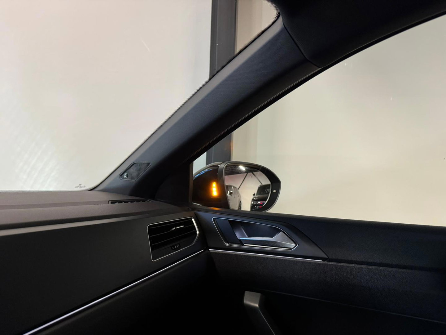 Volkswagen Taigo 1.5 TSI R-Line PANO KEYLESS BEATS CAM