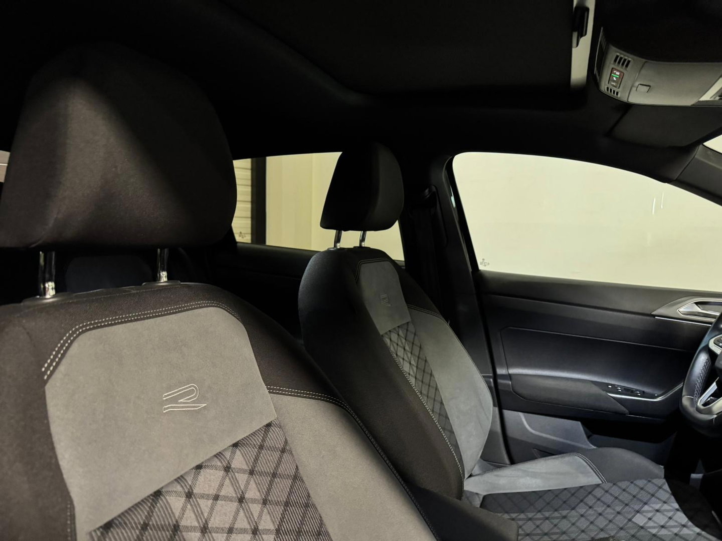 Volkswagen Taigo 1.5 TSI R-Line PANO KEYLESS BEATS CAM