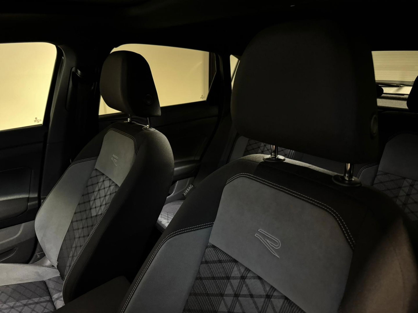 Volkswagen Taigo 1.5 TSI R-Line PANO KEYLESS BEATS CAM