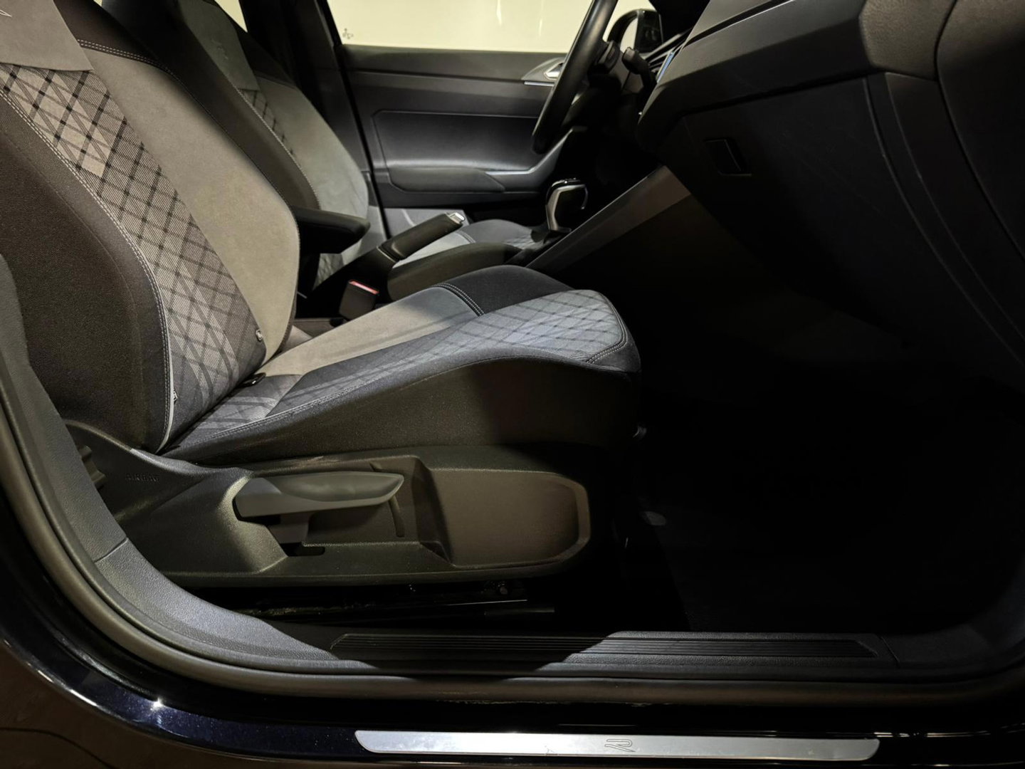 Volkswagen Taigo 1.5 TSI R-Line PANO KEYLESS BEATS CAM