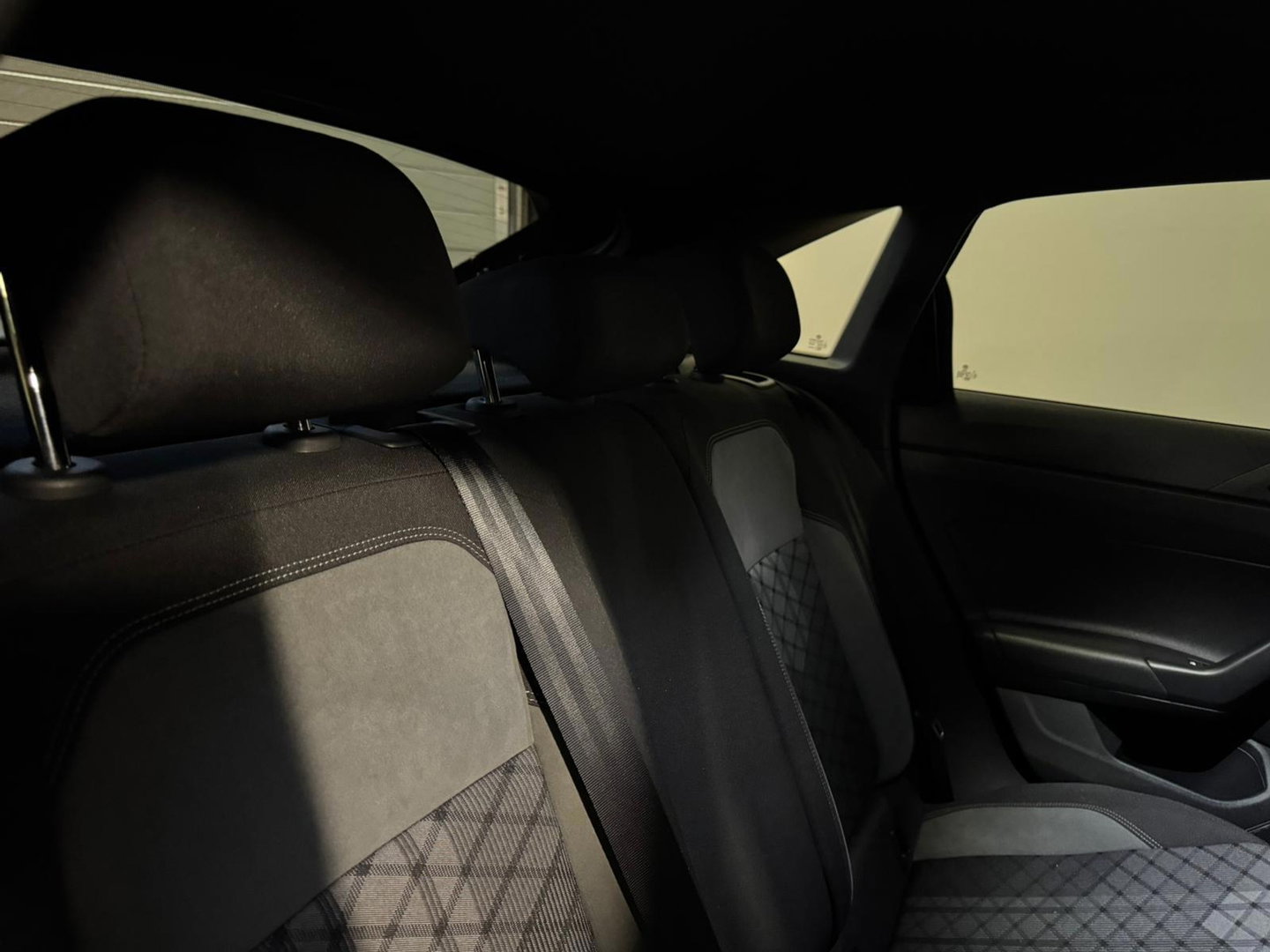 Volkswagen Taigo 1.5 TSI R-Line PANO KEYLESS BEATS CAM