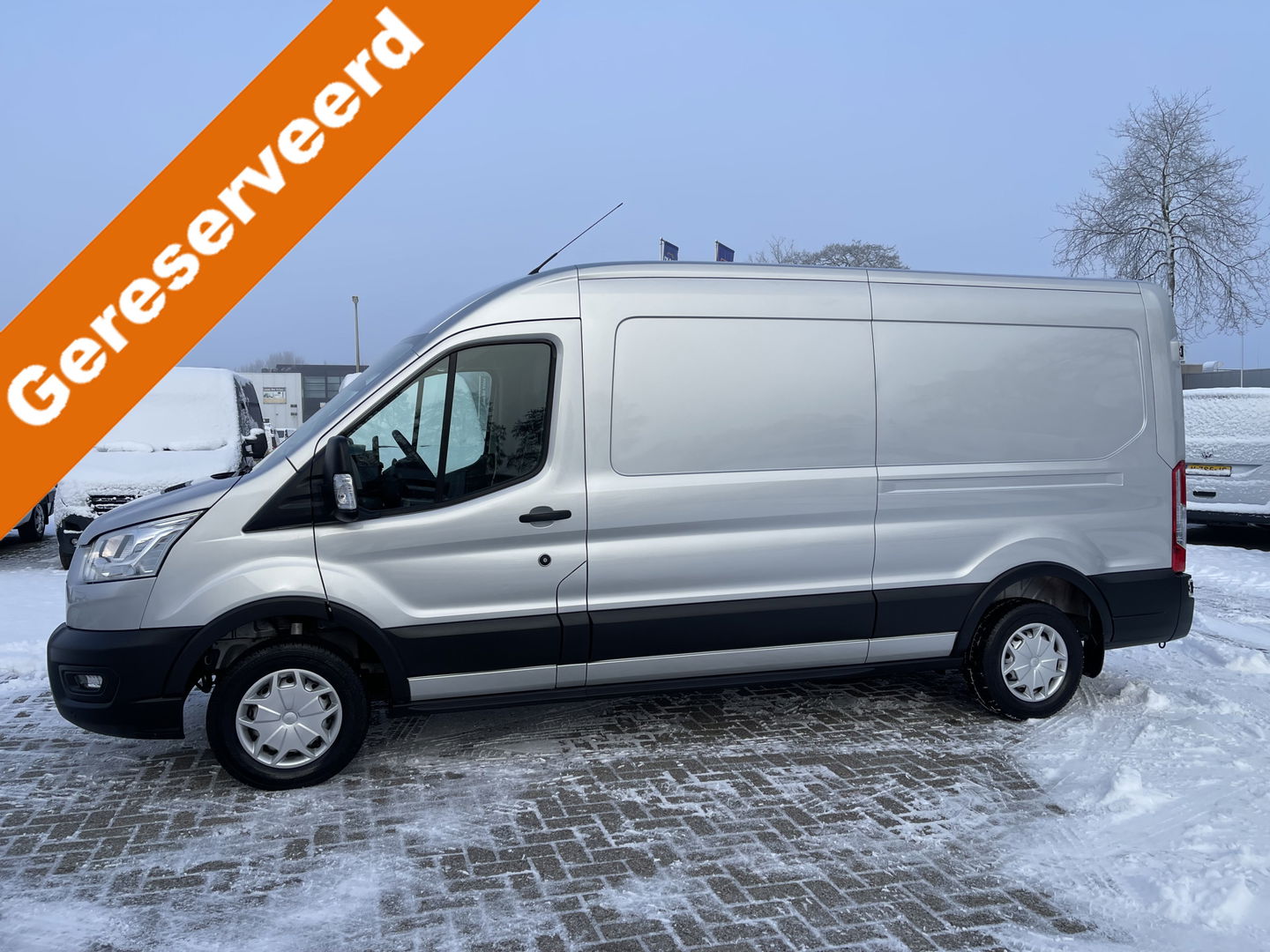 Ford Transit 310 2.0 TDCI 130pk L3H2 Trend / vaste prijs rijklaar € 18.950 ex btw / lease vanaf € 319 / Sortimo ingerichte laadruimte met omvormer / distributie riem vervangen!