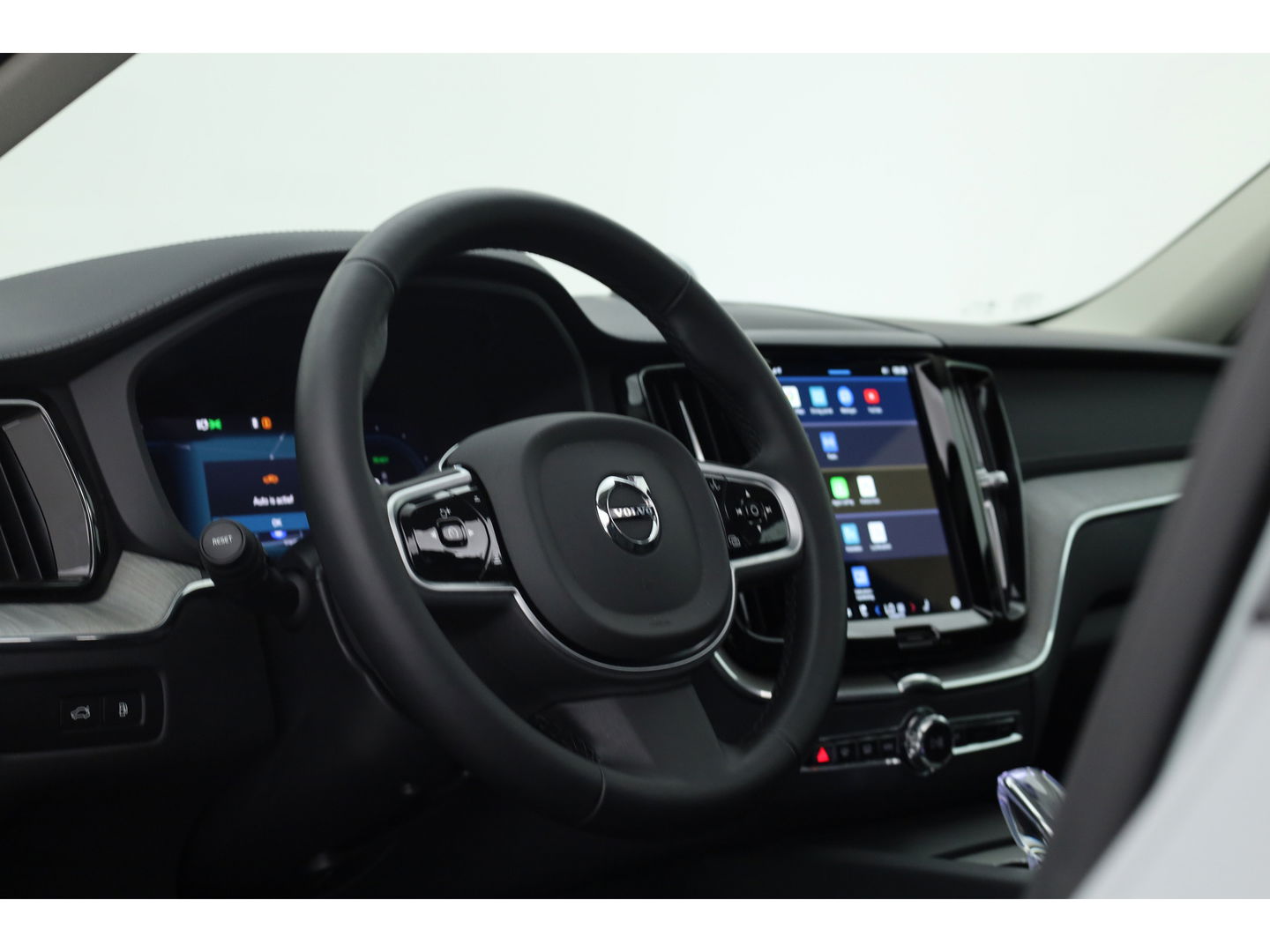 Volvo XC60 2.0 T8 Plug-in hybrid AWD Ultra Dark | Bowers & Wilkins | Massage | Trekhaak | Head-up | 360 camera |