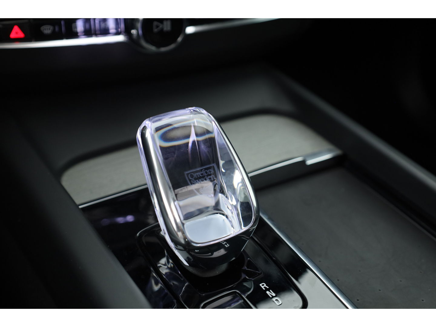 Volvo XC60 2.0 T8 Plug-in hybrid AWD Ultra Dark | Bowers & Wilkins | Massage | Trekhaak | Head-up | 360 camera |