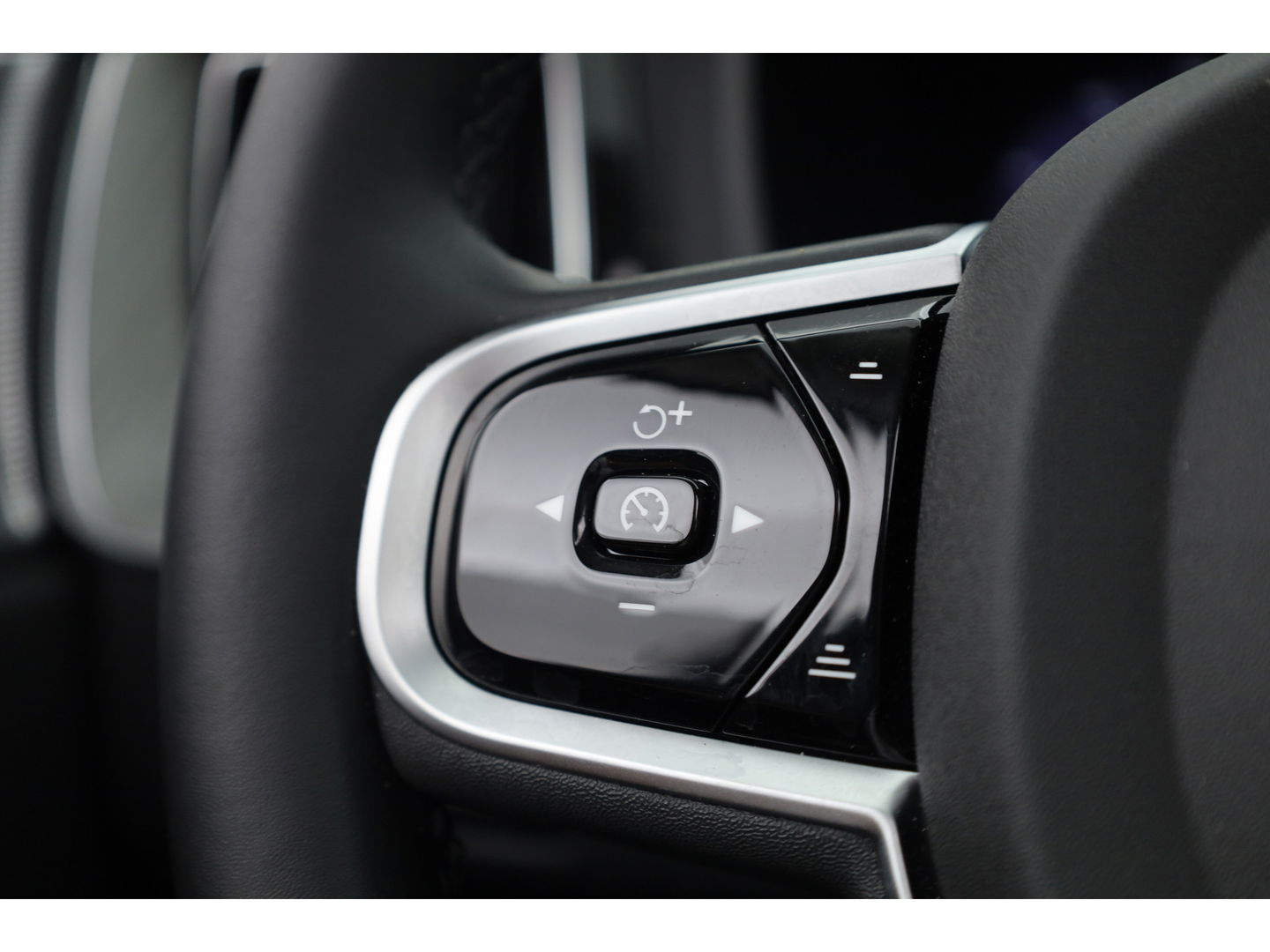 Volvo XC60 2.0 T8 Plug-in hybrid AWD Ultra Dark | Bowers & Wilkins | Massage | Trekhaak | Head-up | 360 camera |