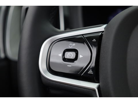 Volvo XC60 2.0 T8 Plug-in hybrid AWD Ultra Dark | Bowers & Wilkins | Massage | Trekhaak | Head-up | 360 camera |