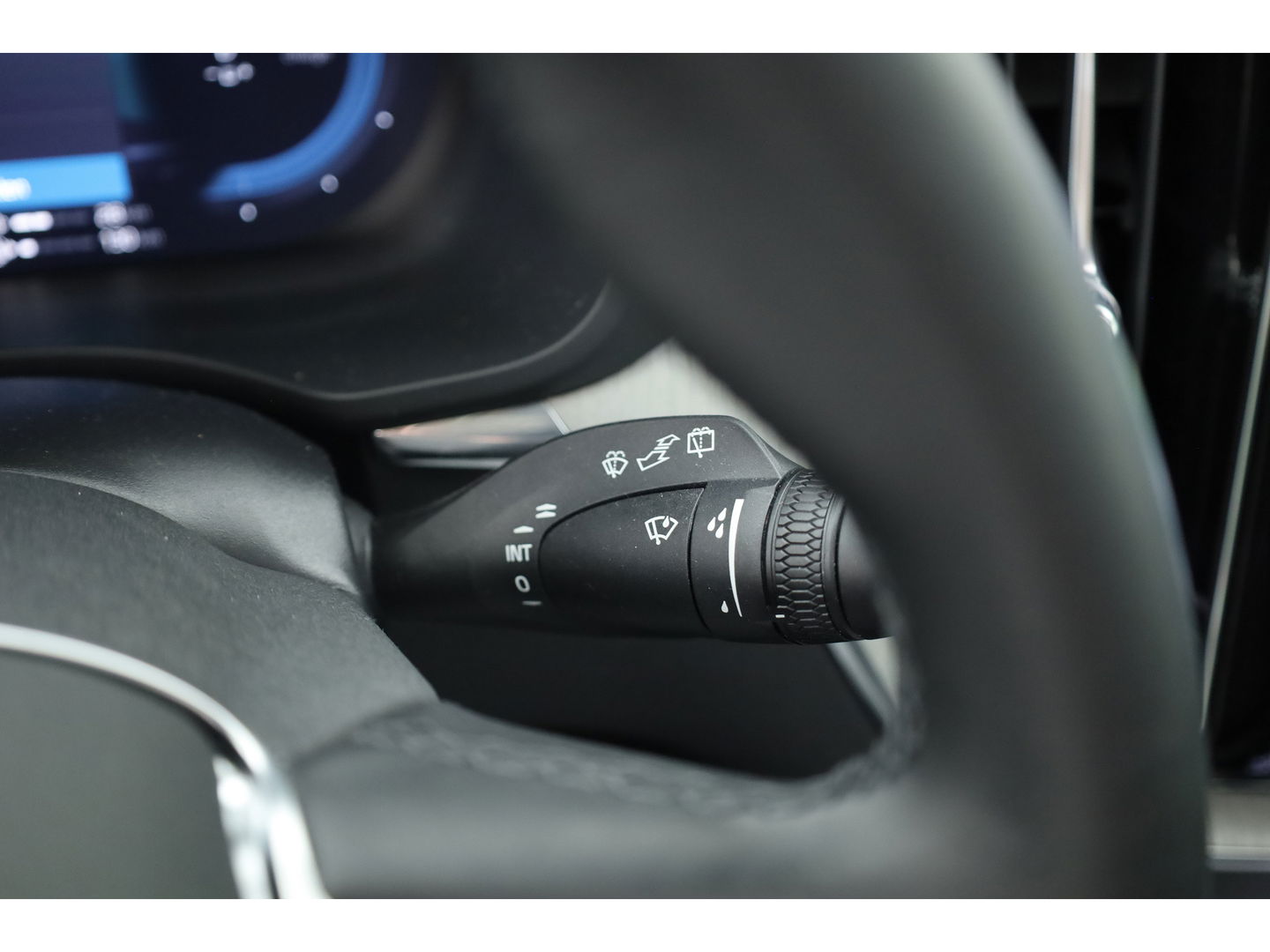 Volvo XC60 2.0 T8 Plug-in hybrid AWD Ultra Dark | Bowers & Wilkins | Massage | Trekhaak | Head-up | 360 camera |