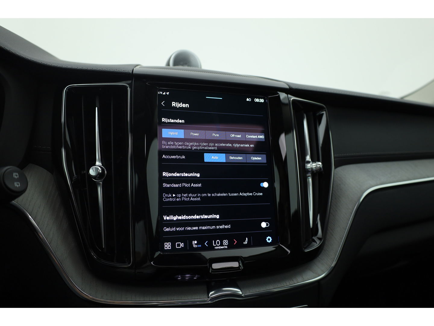 Volvo XC60 2.0 T8 Plug-in hybrid AWD Ultra Dark | Bowers & Wilkins | Massage | Trekhaak | Head-up | 360 camera |