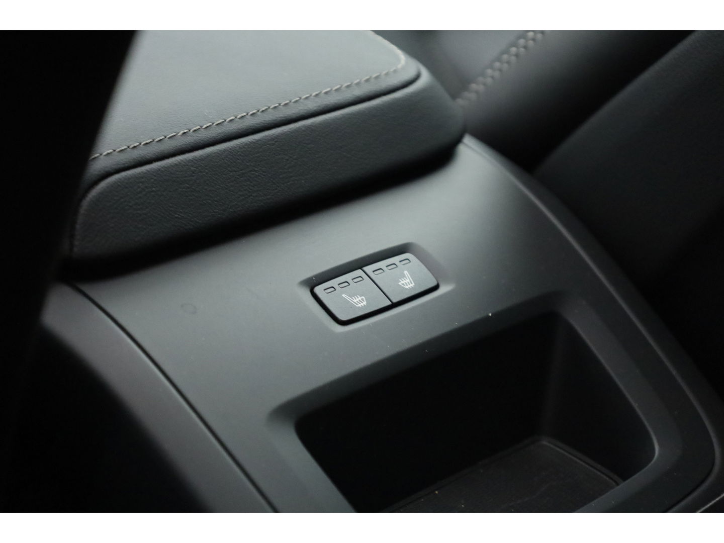 Volvo XC60 2.0 T8 Plug-in hybrid AWD Ultra Dark | Bowers & Wilkins | Massage | Trekhaak | Head-up | 360 camera |