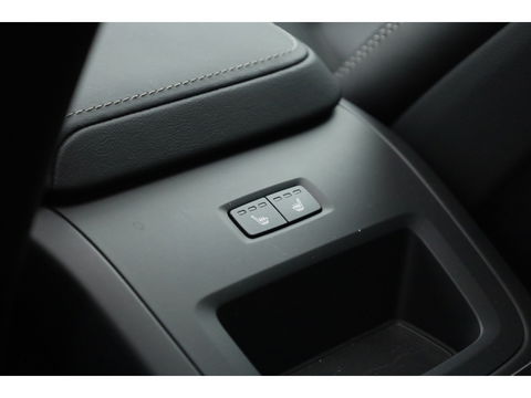 Volvo XC60 2.0 T8 Plug-in hybrid AWD Ultra Dark | Bowers & Wilkins | Massage | Trekhaak | Head-up | 360 camera |