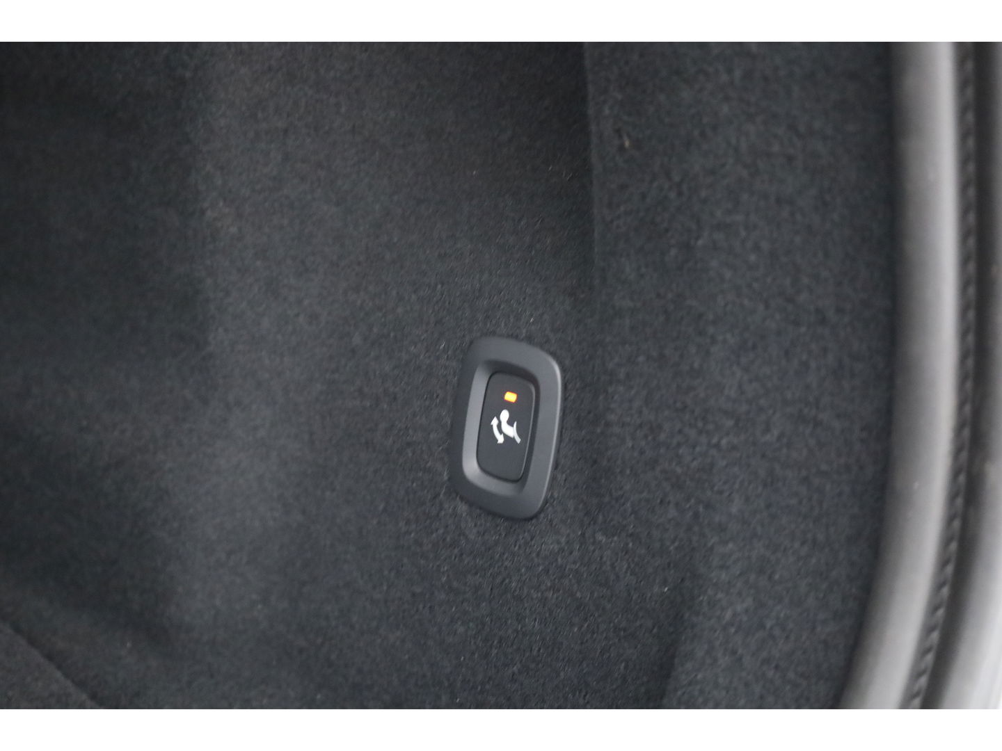 Volvo XC60 2.0 T8 Plug-in hybrid AWD Ultra Dark | Bowers & Wilkins | Massage | Trekhaak | Head-up | 360 camera |