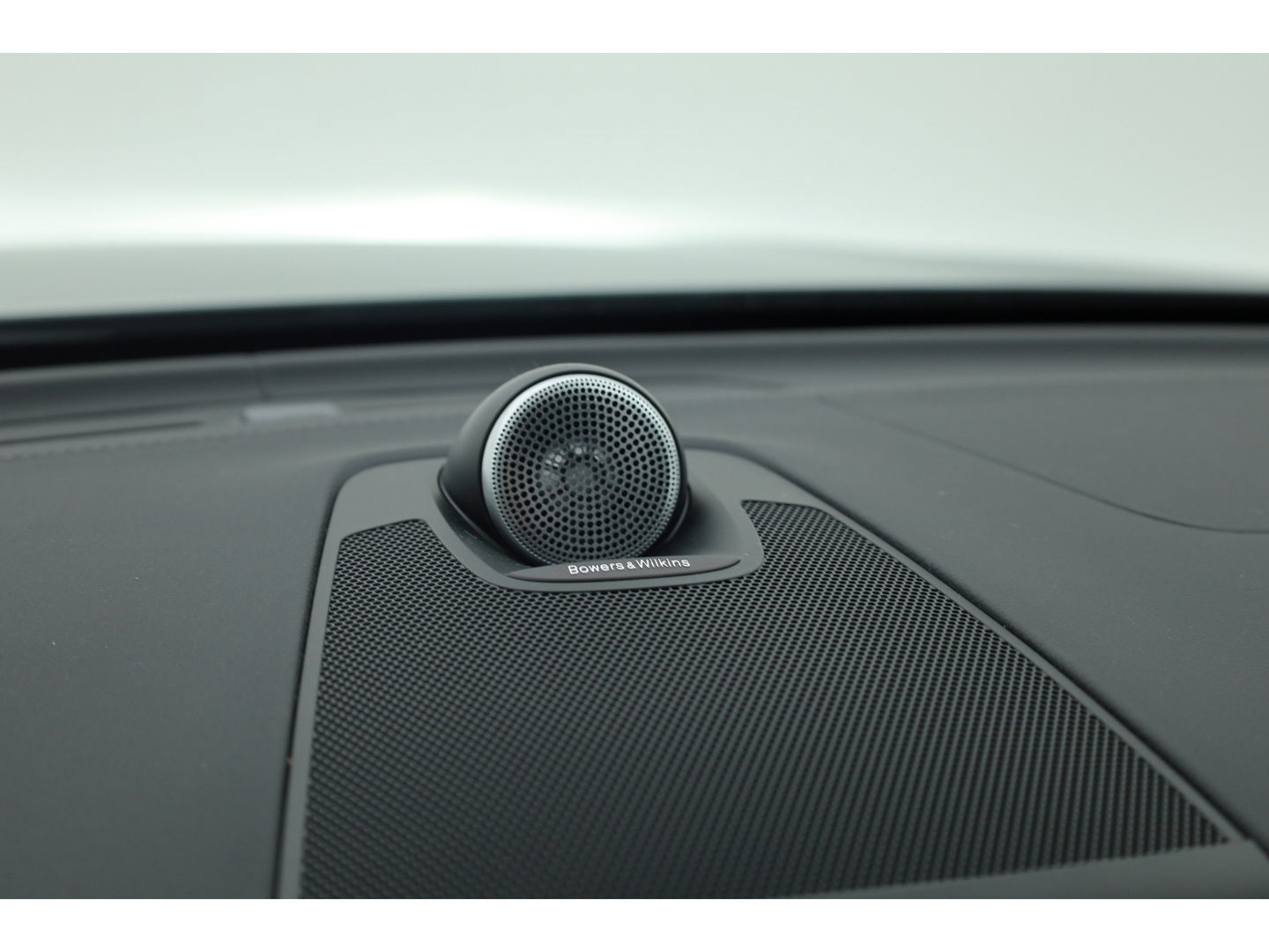 Volvo XC60 2.0 T8 Plug-in hybrid AWD Ultra Dark | Bowers & Wilkins | Massage | Trekhaak | Head-up | 360 camera |