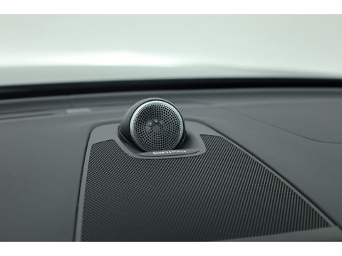 Volvo XC60 2.0 T8 Plug-in hybrid AWD Ultra Dark | Bowers & Wilkins | Massage | Trekhaak | Head-up | 360 camera |