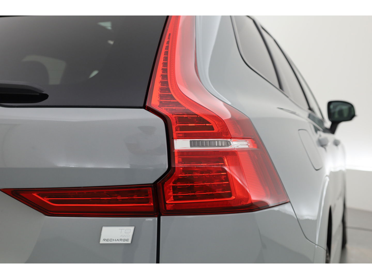 Volvo XC60 2.0 T8 Plug-in hybrid AWD Ultra Dark | Bowers & Wilkins | Massage | Trekhaak | Head-up | 360 camera |