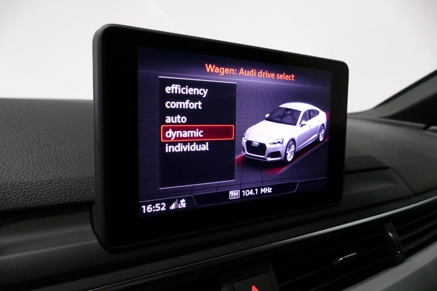 Audi A5 Sportback 2.0 TFSI MHEV Sport S-line Edition / RS5 Look diffuser / Maxton Design Bodykit V.2 / LED koplampen / 20'' LMV / Navigatie / Climatronic / Cruise Control / PDC achter / Audi Drive Select / Black Optic pakket