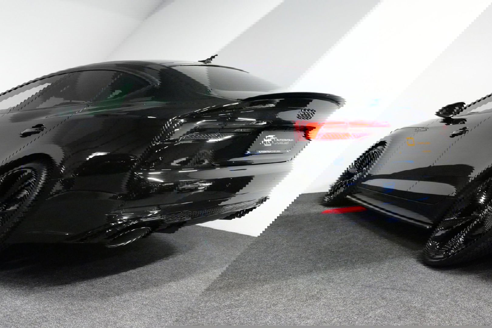 Audi A5 Sportback 2.0 TFSI MHEV Sport S-line Edition / RS5 Look diffuser / Maxton Design Bodykit V.2 / LED koplampen / 20'' LMV / Navigatie / Climatronic / Cruise Control / PDC achter / Audi Drive Select / Black Optic pakket