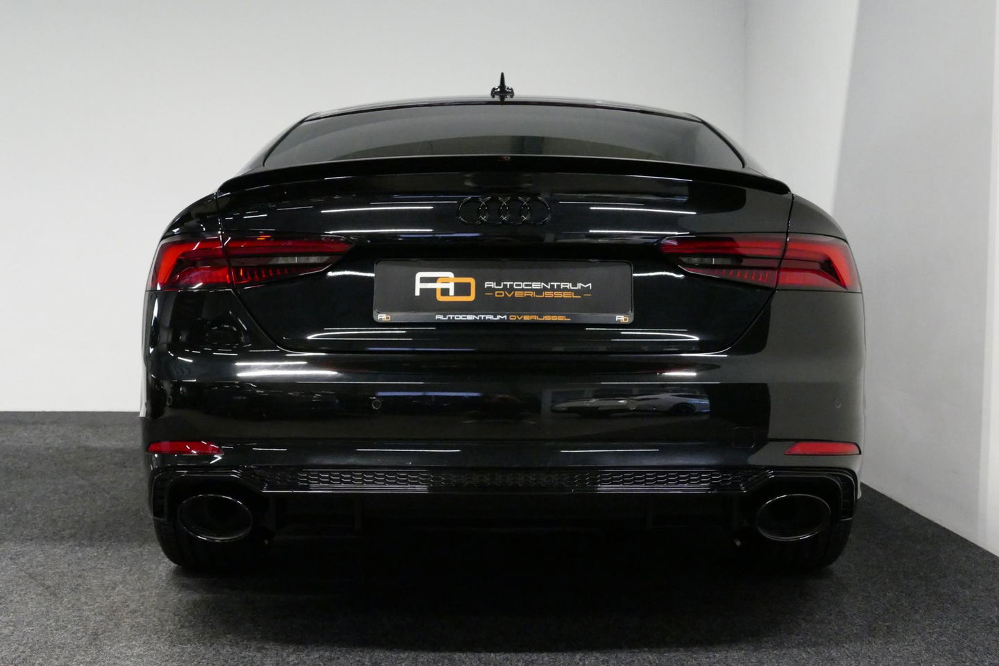 Audi A5 Sportback 2.0 TFSI MHEV Sport S-line Edition / RS5 Look diffuser / Maxton Design Bodykit V.2 / LED koplampen / 20'' LMV / Navigatie / Climatronic / Cruise Control / PDC achter / Audi Drive Select / Black Optic pakket