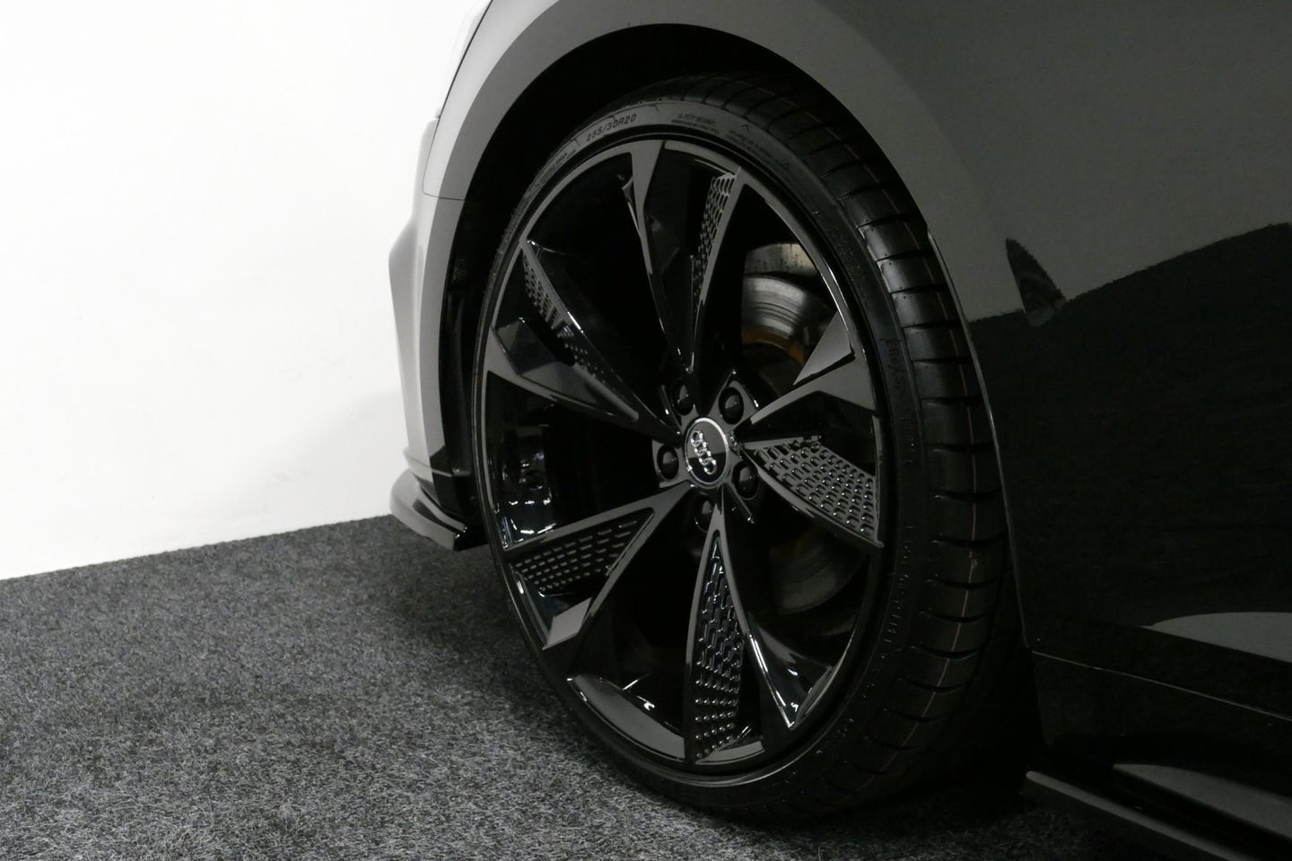 Audi A5 Sportback 2.0 TFSI MHEV Sport S-line Edition / RS5 Look diffuser / Maxton Design Bodykit V.2 / LED koplampen / 20'' LMV / Navigatie / Climatronic / Cruise Control / PDC achter / Audi Drive Select / Black Optic pakket