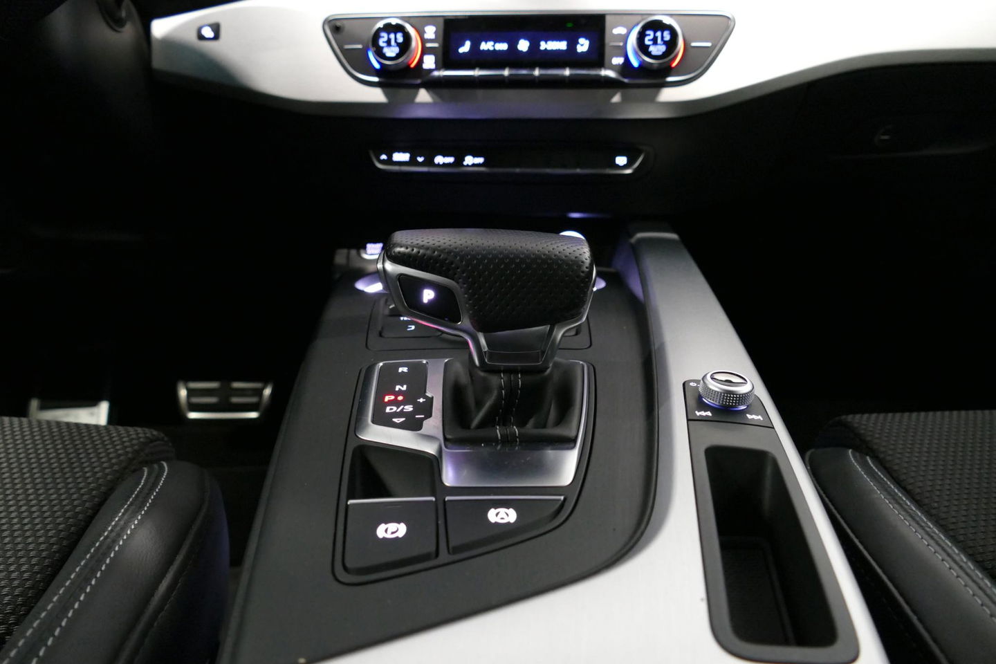 Audi A5 Sportback 2.0 TFSI MHEV Sport S-line Edition / RS5 Look diffuser / Maxton Design Bodykit V.2 / LED koplampen / 20'' LMV / Navigatie / Climatronic / Cruise Control / PDC achter / Audi Drive Select / Black Optic pakket