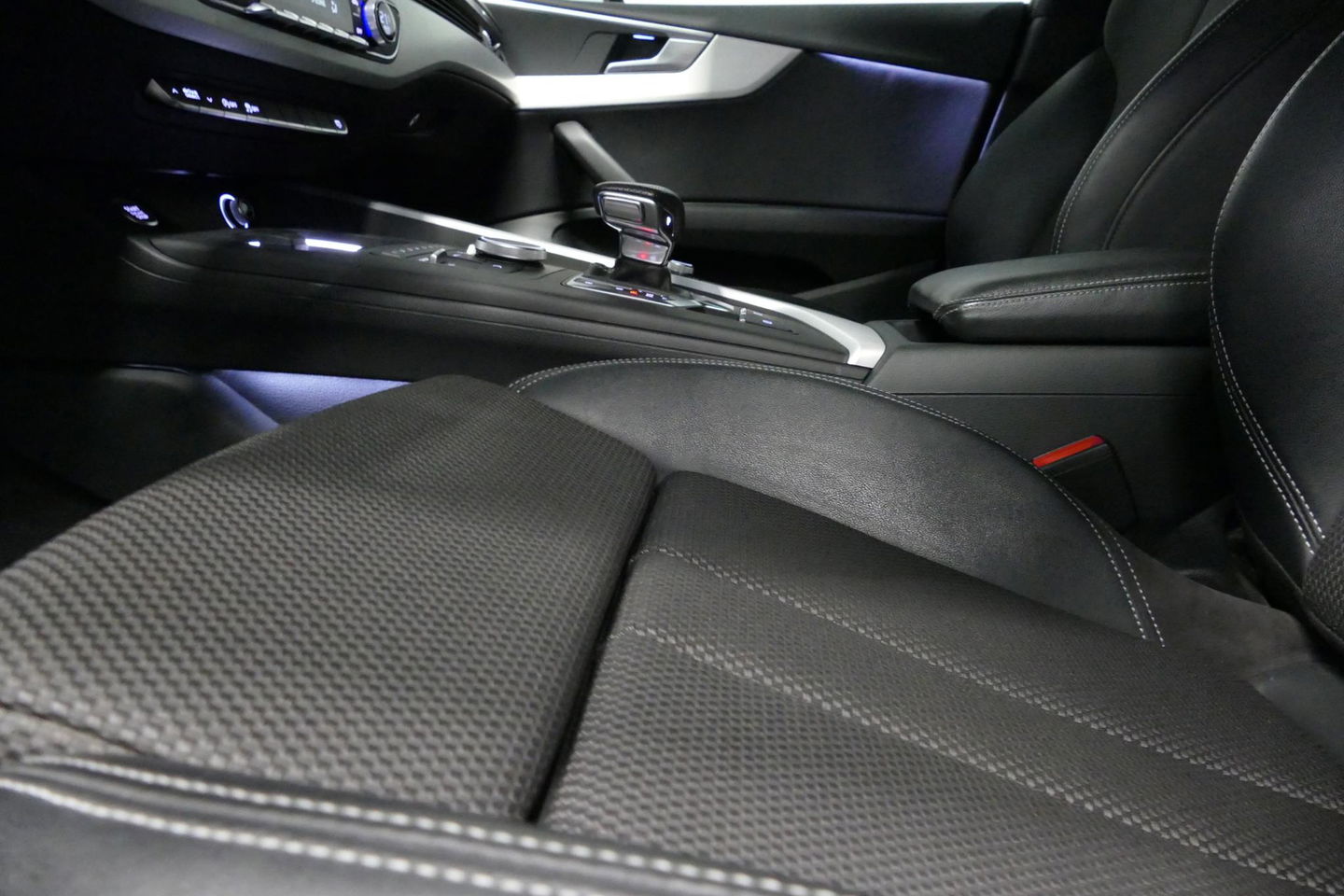 Audi A5 Sportback 2.0 TFSI MHEV Sport S-line Edition / RS5 Look diffuser / Maxton Design Bodykit V.2 / LED koplampen / 20'' LMV / Navigatie / Climatronic / Cruise Control / PDC achter / Audi Drive Select / Black Optic pakket