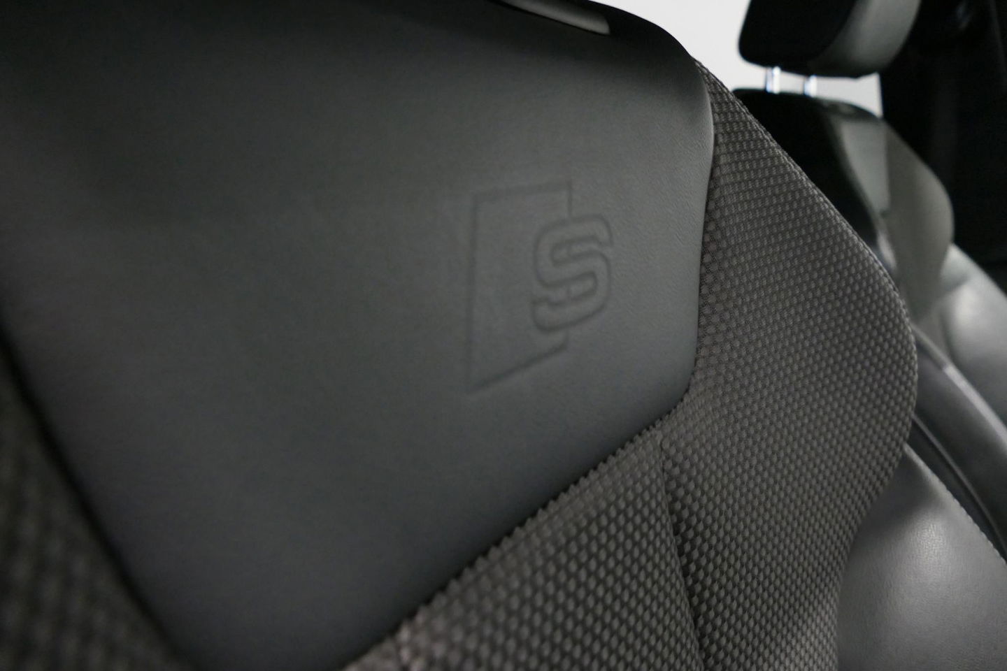 Audi A5 Sportback 2.0 TFSI MHEV Sport S-line Edition / RS5 Look diffuser / Maxton Design Bodykit V.2 / LED koplampen / 20'' LMV / Navigatie / Climatronic / Cruise Control / PDC achter / Audi Drive Select / Black Optic pakket