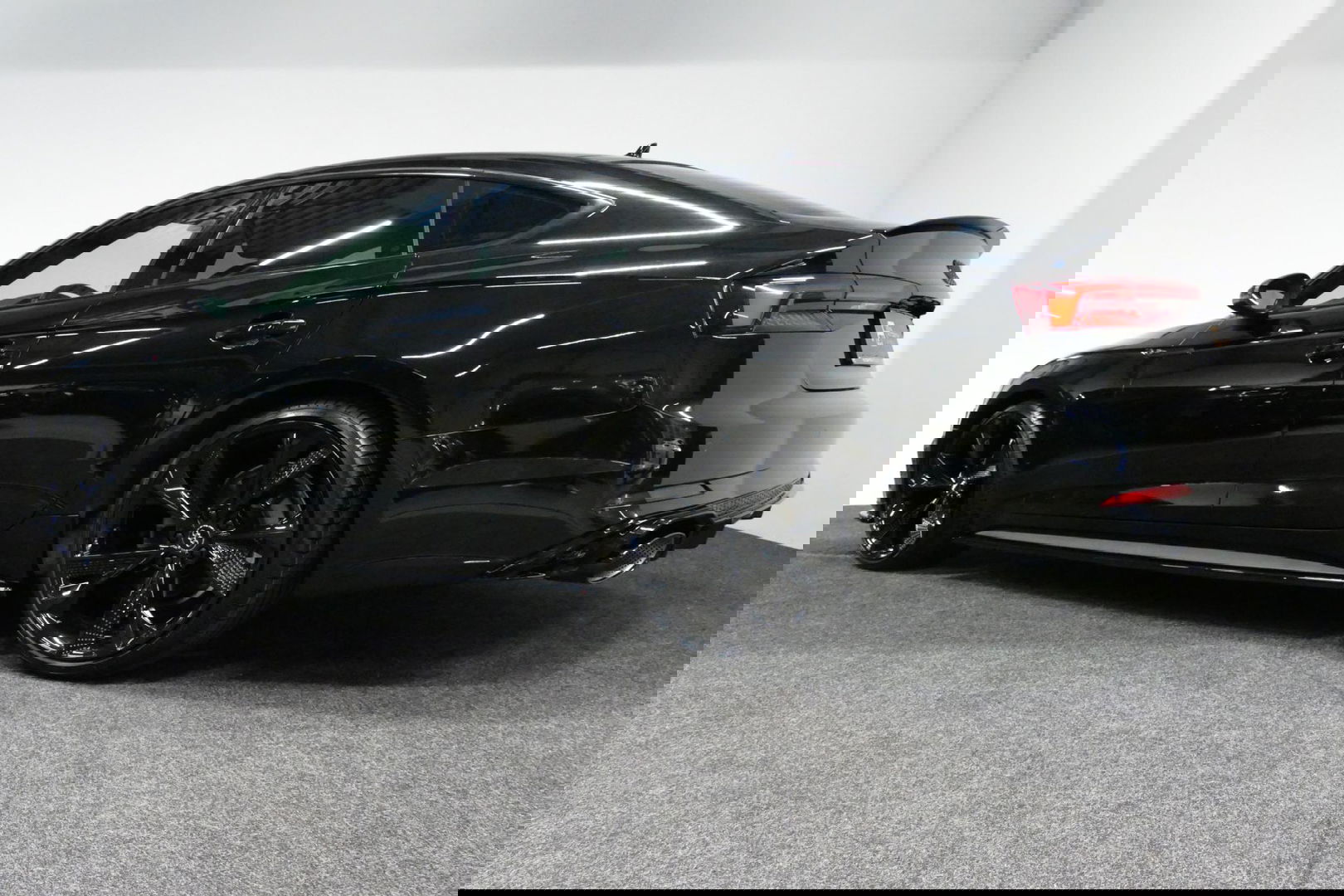 Audi A5 Sportback 2.0 TFSI MHEV Sport S-line Edition / RS5 Look diffuser / Maxton Design Bodykit V.2 / LED koplampen / 20'' LMV / Navigatie / Climatronic / Cruise Control / PDC achter / Audi Drive Select / Black Optic pakket