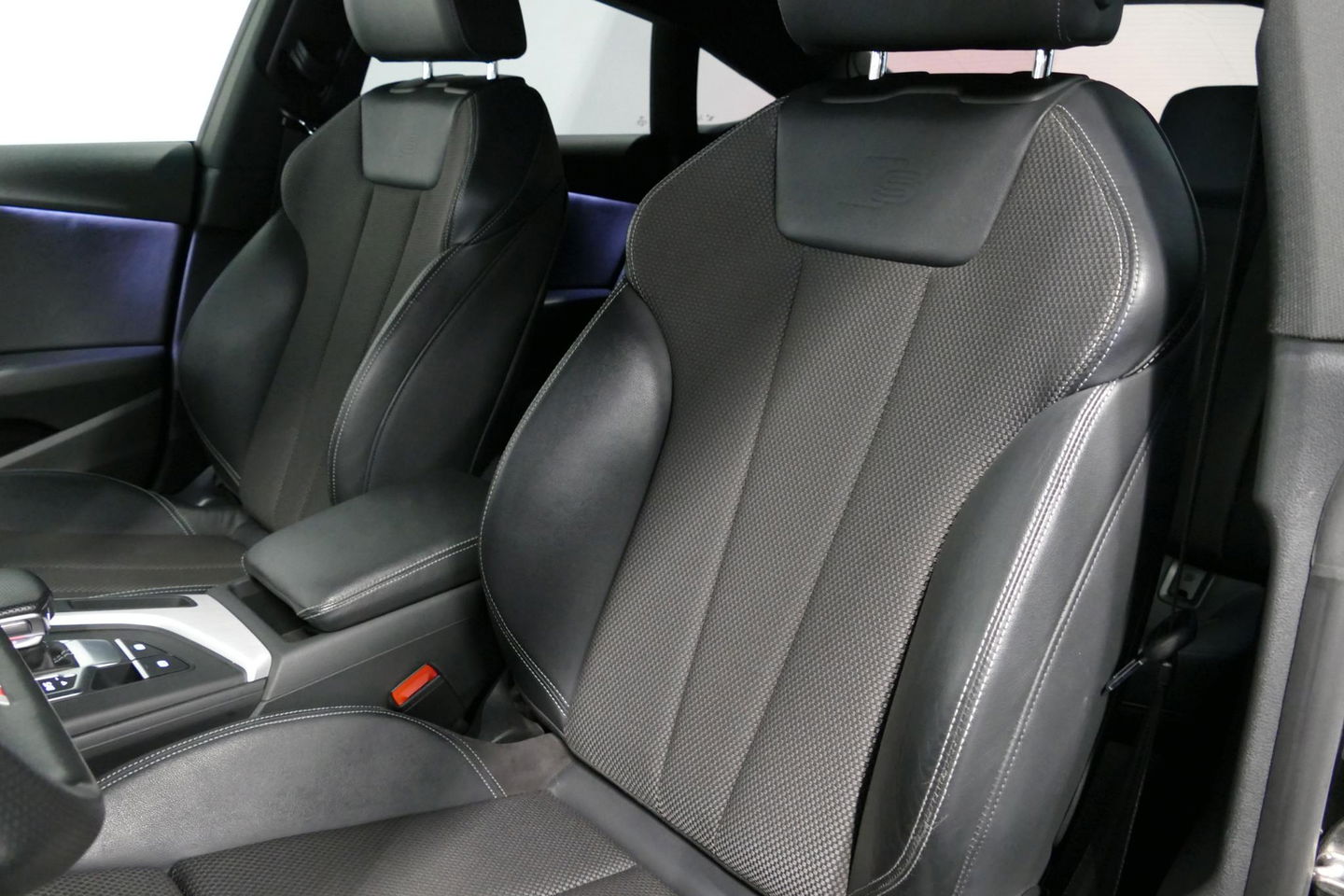 Audi A5 Sportback 2.0 TFSI MHEV Sport S-line Edition / RS5 Look diffuser / Maxton Design Bodykit V.2 / LED koplampen / 20'' LMV / Navigatie / Climatronic / Cruise Control / PDC achter / Audi Drive Select / Black Optic pakket