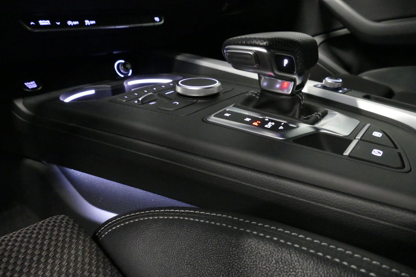 Audi A5 Sportback 2.0 TFSI MHEV Sport S-line Edition / RS5 Look diffuser / Maxton Design Bodykit V.2 / LED koplampen / 20'' LMV / Navigatie / Climatronic / Cruise Control / PDC achter / Audi Drive Select / Black Optic pakket