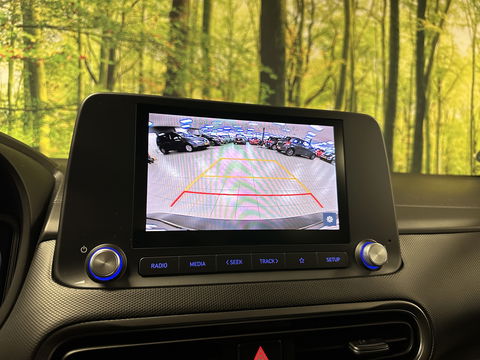 Hyundai KONA EV Comfort Smart 39 kWh | SOH 100% | Parkeersensoren | Cruise Control | Achteruitrijcamera | Apple Carplay | Android Auto | Stoel/Stuurverwarming | Keyless | DAB | Airconditioning