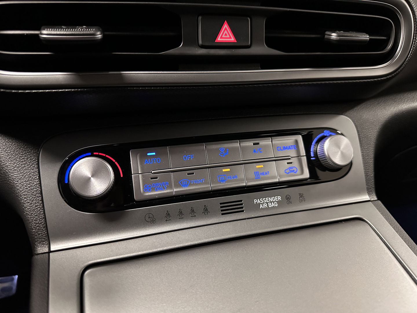 Hyundai KONA EV Comfort Smart 39 kWh | SOH 100% | Parkeersensoren | Cruise Control | Achteruitrijcamera | Apple Carplay | Android Auto | Stoel/Stuurverwarming | Keyless | DAB | Airconditioning