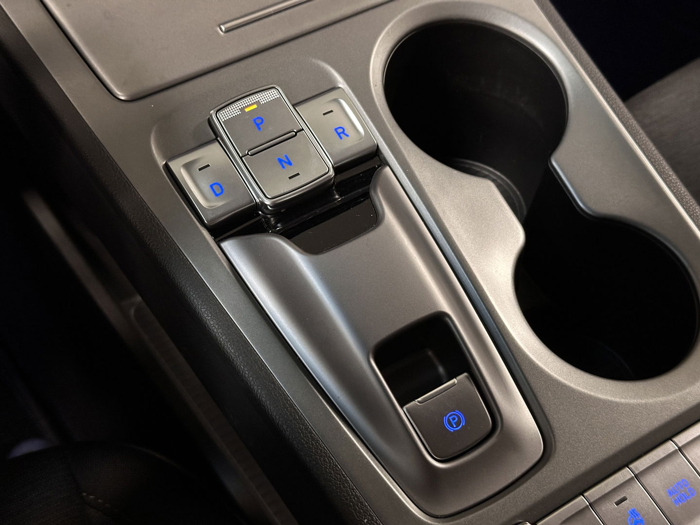 Hyundai KONA EV Comfort Smart 39 kWh | SOH 100% | Parkeersensoren | Cruise Control | Achteruitrijcamera | Apple Carplay | Android Auto | Stoel/Stuurverwarming | Keyless | DAB | Airconditioning